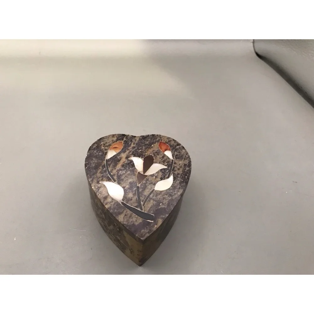 VINTAGE Heart Shaped Trinket Box With Lid And‎  Flower Inlay Made In India